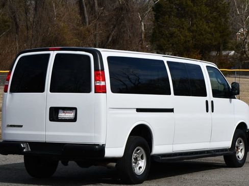Used 2022 Chevrolet Express 3500 LS image 10