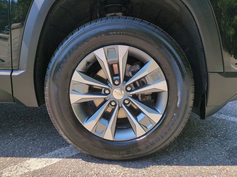 Used 2025 Chevrolet Equinox LT FWD image 11
