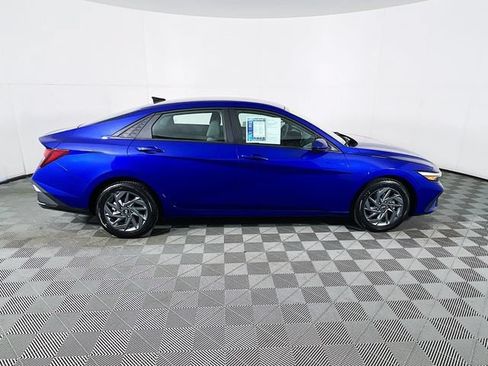 Used 2024 Hyundai Elantra SEL FWD image 8