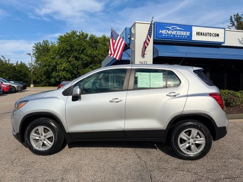 Used 2018 Chevrolet Trax LS AWD/4WD image 22