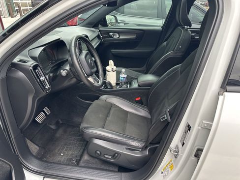 Used 2021 Volvo XC40 T5 R-Design w/ Protection Package Premier AWD/4WD image 16
