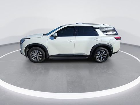 Certified 2022 Nissan Pathfinder SL w/ Lighting Package (N92) image 5