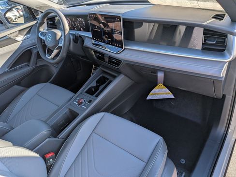 New 2026 Volkswagen Tiguan SE R-Line FWD image 36
