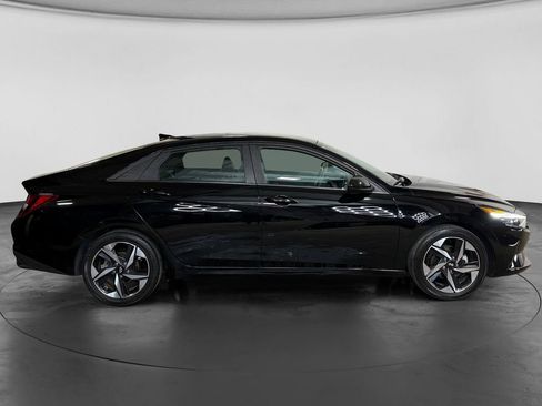 Used 2023 Hyundai Elantra SEL w/ Convenience Package FWD image 4