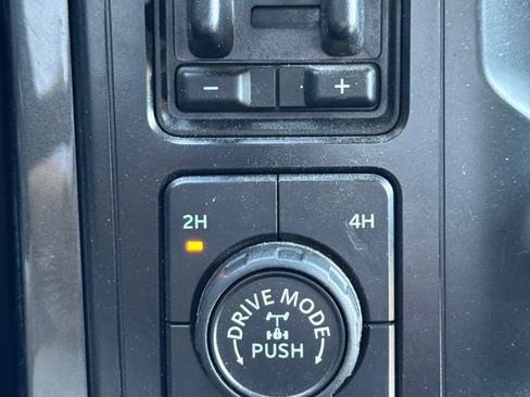 Used 2023 Ford F150 Lariat AWD/4WD image 8
