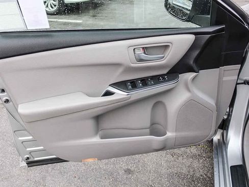 Used 2017 Toyota Camry LE image 21