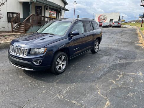 Used 2017 Jeep Compass High Altitude image 2
