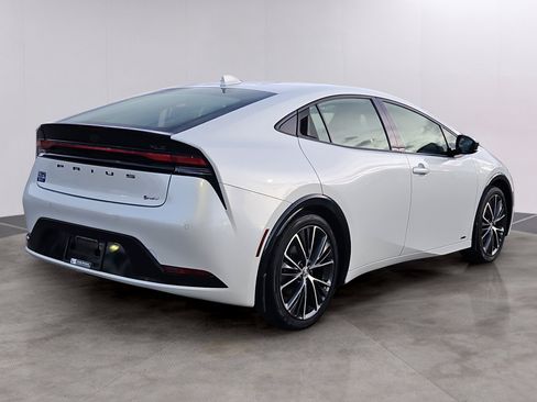 Used 2024 Toyota Prius XLE image 4