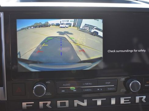 Used 2025 Nissan Frontier SV image 23