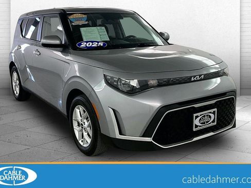 Used 2025 Kia Soul LX FWD image 1