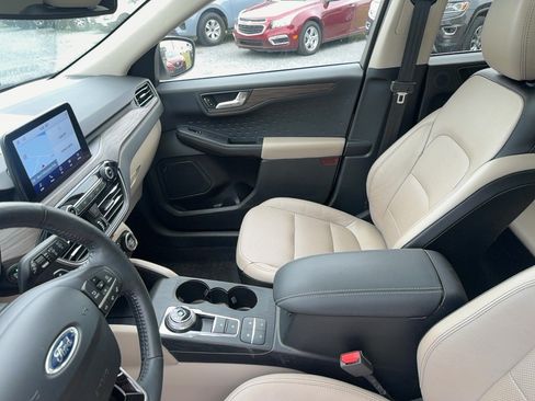 Used 2020 Ford Escape Titanium AWD/4WD image 17
