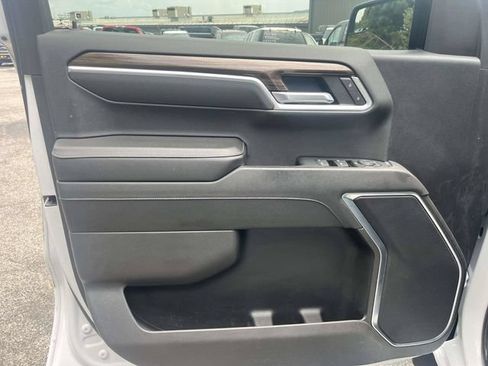 Used 2022 Chevrolet Silverado 1500 LT AWD/4WD image 17