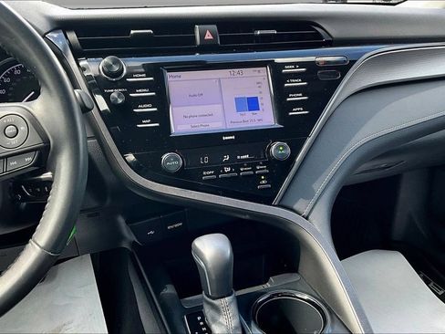 Used 2020 Toyota Camry SE FWD image 9