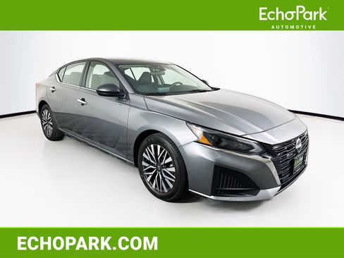 Used 2024 Nissan Altima 2.5 SV FWD image 1