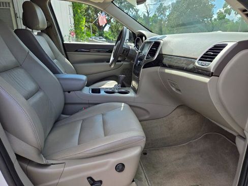 Used 2013 Jeep Grand Cherokee Laredo image 28