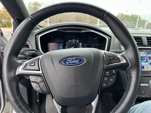Used 2019 Ford Fusion Titanium image 17