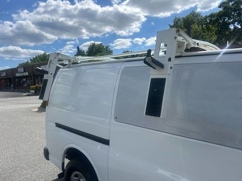 Used 2017 Chevrolet Express 2500 RWD image 28