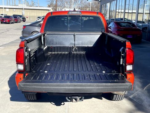 Used 2018 Toyota Tacoma TRD Sport image 8