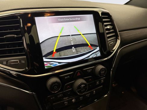 Used 2022 Jeep Grand Cherokee Limited image 16