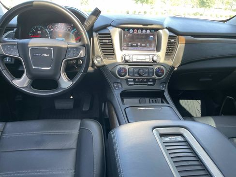 Used 2019 GMC Yukon Denali w/ Denali Ultimate Package AWD/4WD image 17