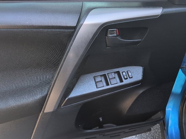 Used 2016 Toyota RAV4 LE AWD/4WD image 16