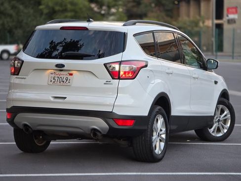 Used 2018 Ford Escape SE FWD image 8