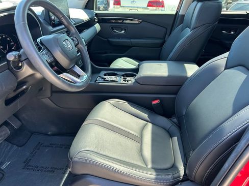 Used 2024 Honda Pilot Touring image 11