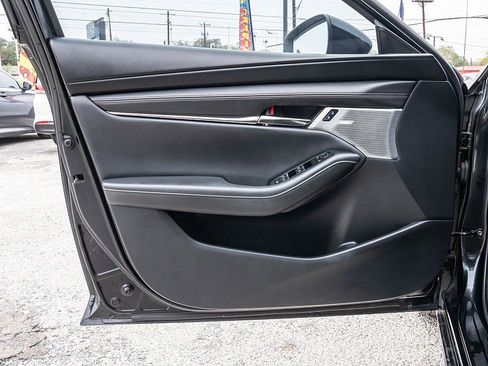 Used 2019 MAZDA MAZDA3 Hatchback w/ Premium Package FWD image 9