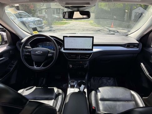 Used 2024 Ford Escape Platinum AWD/4WD image 16