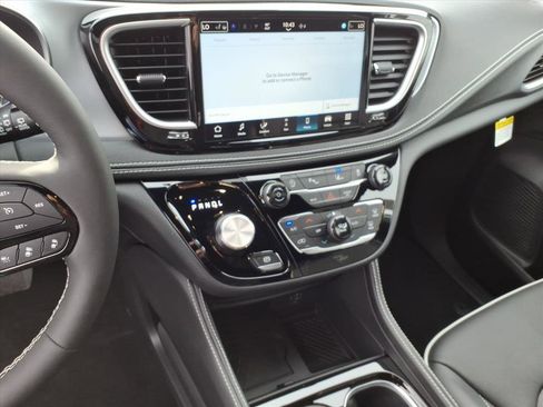 New 2026 Chrysler Pacifica Limited image 15