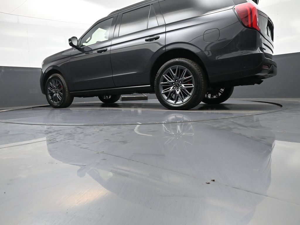 Used 2025 Ford Expedition Platinum w/ Stealth Performance Package AWD/4WD image 41