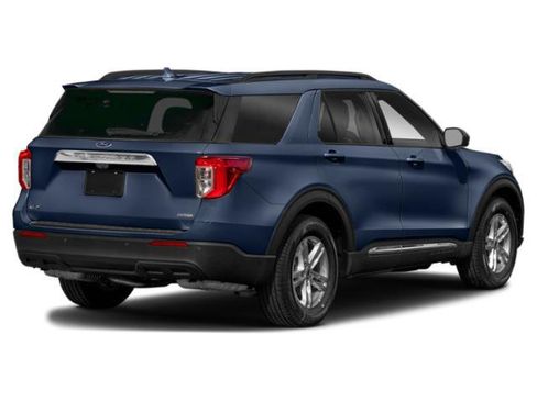 Used 2022 Ford Explorer XLT w/ Equipment Group 202A image 2