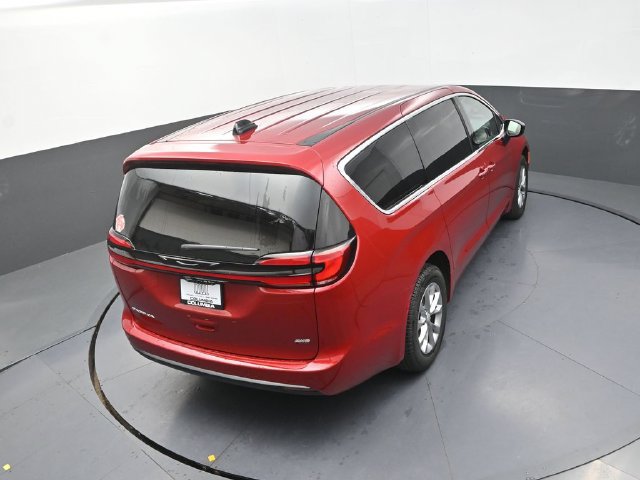New 2027 Chrysler Pacifica Select AWD/4WD image 16
