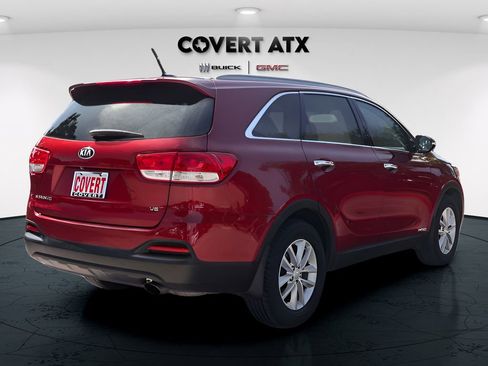 Used 2017 Kia Sorento AWD image 7