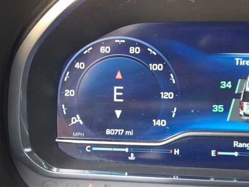 Used 2022 Chevrolet Tahoe Z71 w/ Luxury Package image 13