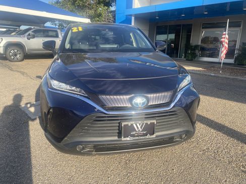 Used 2021 Toyota Venza LE w/ Carpet Mat Package (TMS) AWD/4WD image 2