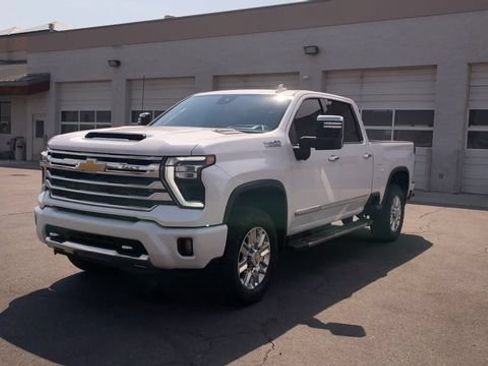 Used 2025 Chevrolet Silverado 3500 High Country w/ High Country Premium Package AWD/4WD image 5