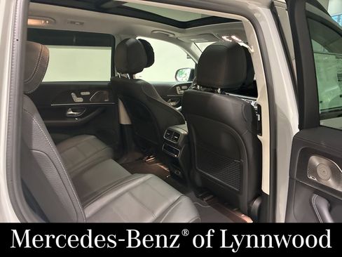 New 2026 Mercedes-Benz GLS 450 4MATIC image 17