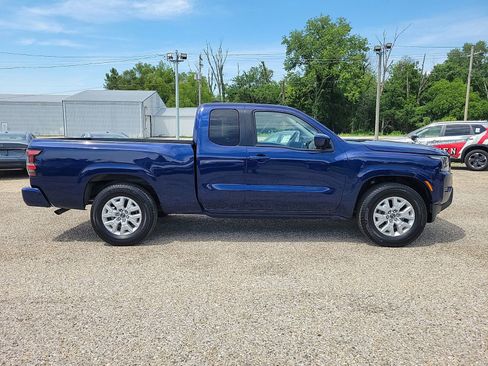 Used 2023 Nissan Frontier SV w/ Technology Package RWD image 2