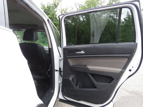 Used 2023 Volkswagen Atlas SEL AWD/4WD image 15