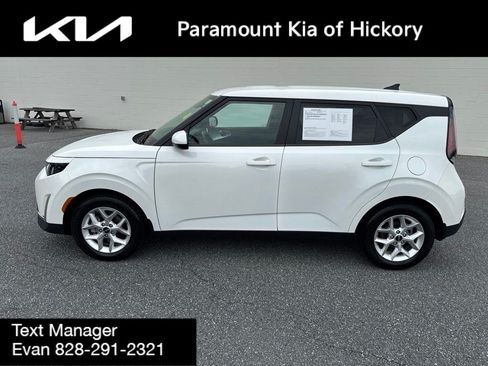 Used 2023 Kia Soul LX w/ Option Group 015 FWD image 4