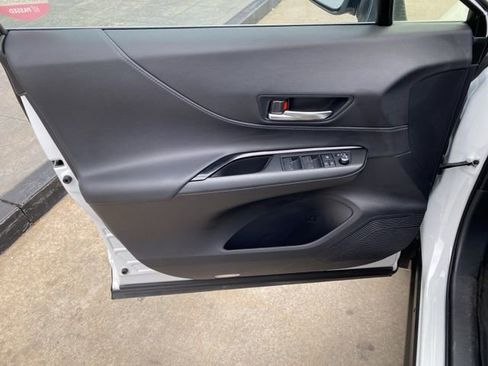 Certified 2024 Toyota Venza LE image 17