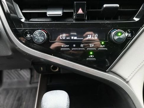 Used 2022 Toyota Camry LE FWD image 27