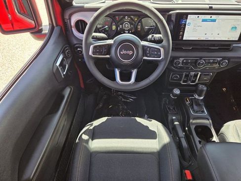 Used 2025 Jeep Wrangler Unlimited Sahara AWD/4WD image 17