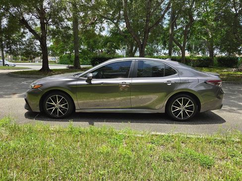 Used 2021 Toyota Camry SE FWD image 4