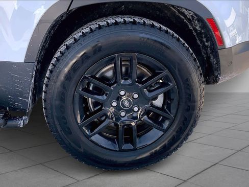 Used 2025 Land Rover Defender 110 S image 10