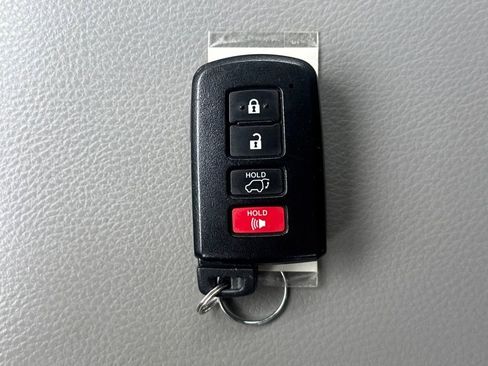 Used 2019 Toyota Highlander Limited image 27