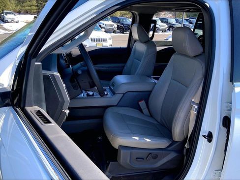 Used 2021 Ford Expedition XLT image 8