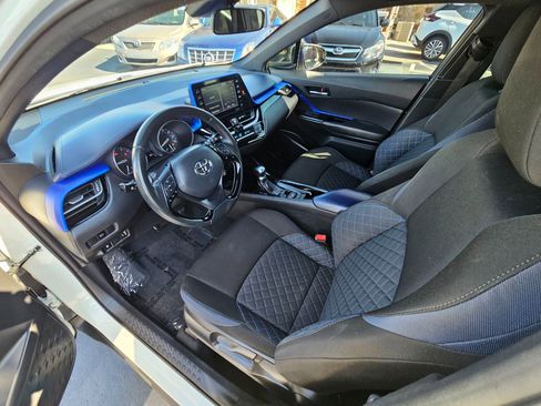 Used 2020 Toyota C-HR XLE image 11