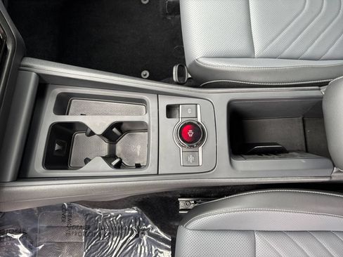 Used 2026 Volkswagen Tiguan SE FWD image 37